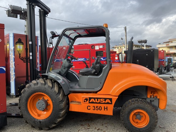 Carrelli elevatori in vendita