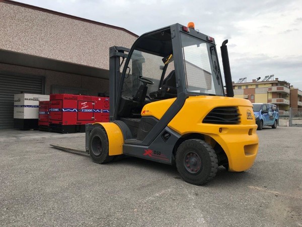 Carrelli elevatori in vendita