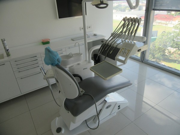 6#4927 Arredi e attrezzature per studio dentistico in vendita - foto 146