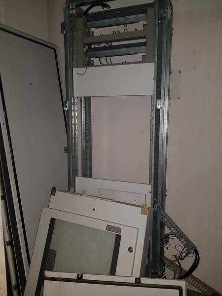 3#4939 Attrezzatura elettrica e arredi ufficio in vendita - foto 47