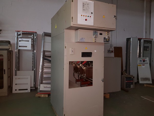 3#4939 Attrezzatura elettrica e arredi ufficio in vendita - foto 48