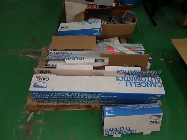 3#4939 Attrezzatura elettrica e arredi ufficio in vendita - foto 141