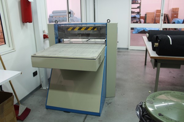 4#4941 Taglierina Elba e scaffalatura di metallo in vendita - foto 1