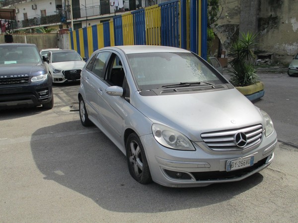 1#4946 Autovettura Mercedes e motocicli Honda in vendita - foto 1