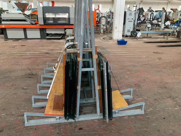 1#4966 Arredamento per ufficio e materiale edile vario in vendita - foto 2