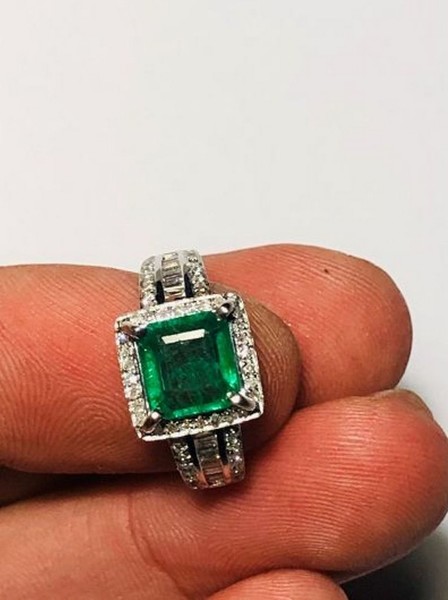 12#4970 Anello smeraldo e diamanti F color in vendita - foto 2