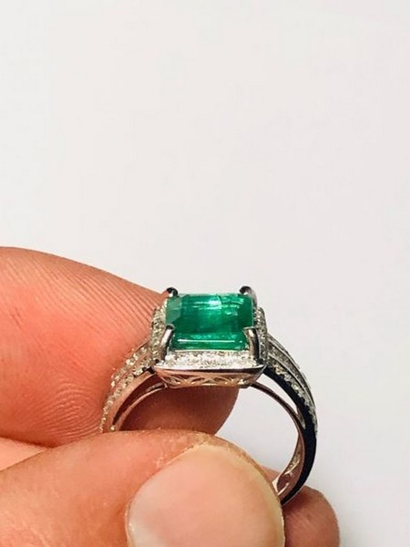 12#4970 Anello smeraldo e diamanti F color in vendita - foto 3