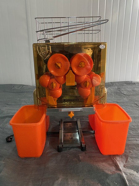 22#4978 Spremiagrumi automatico con vasche in plastica in vendita - foto 1