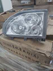 Kit fanali anteriori Nissan Cabstar - Lotto 34 (Asta 4979)