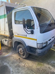 Autocarro Nissan Cabstar con compattatore - Lotto 20 (Asta 4984)
