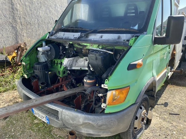31#4984 Pezzi di ricambio di Iveco con vasca ribaltabile in vendita - foto 1