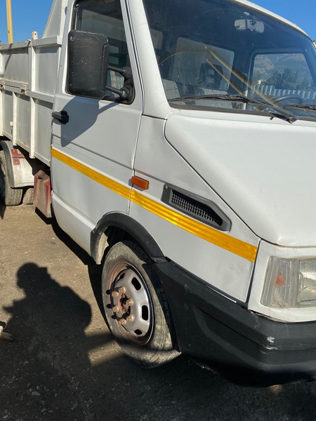 33#4984 Autocarro Iveco con vasca ribaltabile in vendita - foto 2