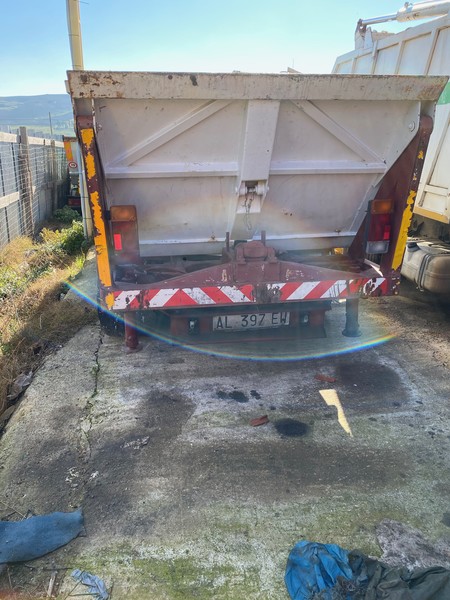 33#4984 Autocarro Iveco con vasca ribaltabile in vendita - foto 4