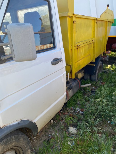 35#4984 Autocarro Iveco con vasca ribaltabile in vendita - foto 2