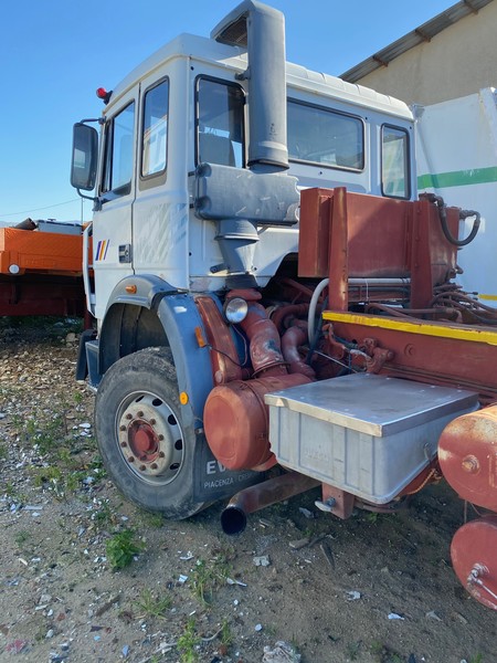 52#4984 Autocarro Iveco scarrabile in vendita - foto 1
