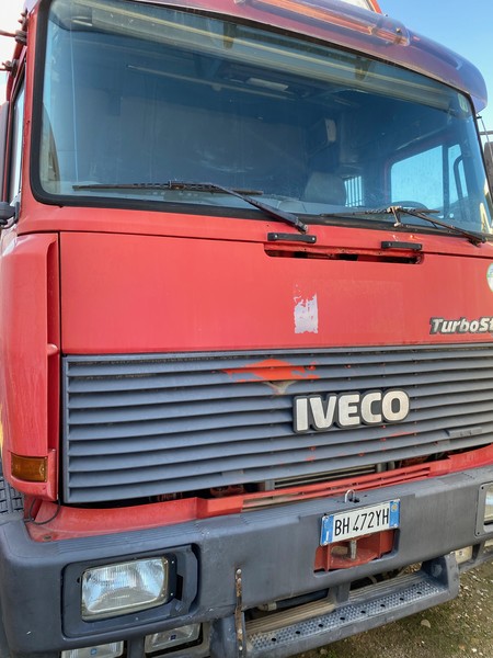 54#4984 Trattore stradale Iveco con presa di forza in vendita - foto 1