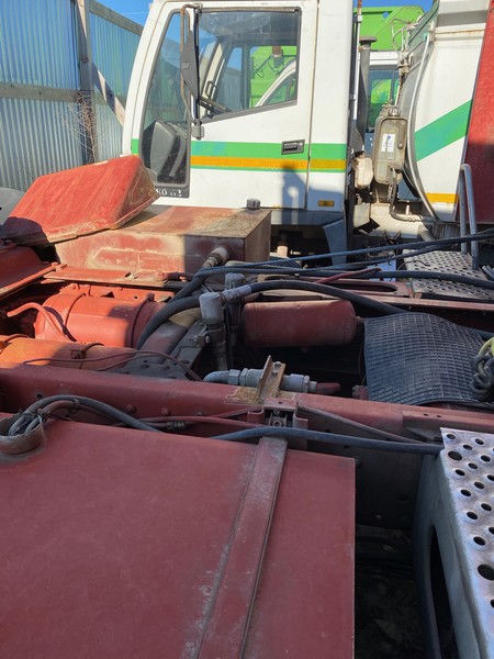 54#4984 Trattore stradale Iveco con presa di forza in vendita - foto 4
