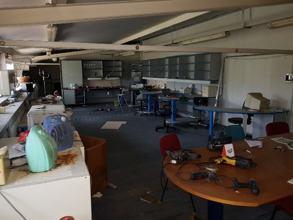 2#4986 Banco da lavoro e arredi in vendita - foto 77