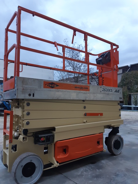 2#4994 Piattaforma aerea verticale a pantografo JLG 2630ES in vendita - foto 4