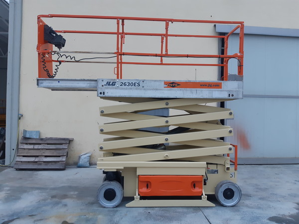 2#4994 Piattaforma aerea verticale a pantografo JLG 2630ES in vendita - foto 8