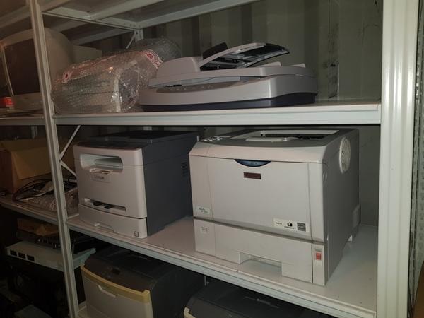 3#5011 Arredi e attrezzature ufficio in vendita - foto 1