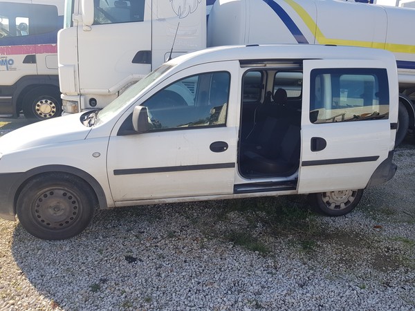 1#5026 Opel Combo 1.6 cng ecom van in vendita - foto 15