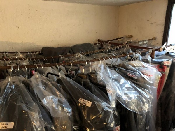 1#5036 Abbigliamento e arredi punto vendita in vendita - foto 4