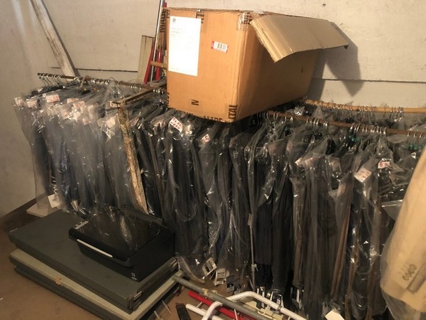 1#5036 Abbigliamento e arredi punto vendita in vendita - foto 18