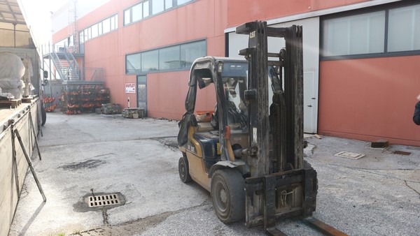 10#5037 Carrello elevatore Caterpillar in vendita - foto 2