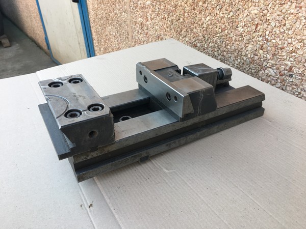 25#5045 Morsa in vendita - foto 1