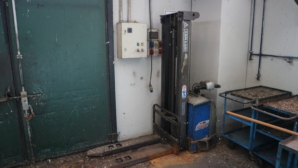 249#5049 Transpallet elettrici e manuali in vendita - foto 4