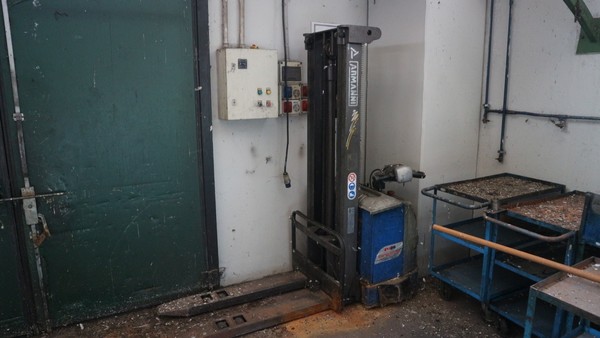 249#5049 Transpallet elettrici e manuali in vendita - foto 5