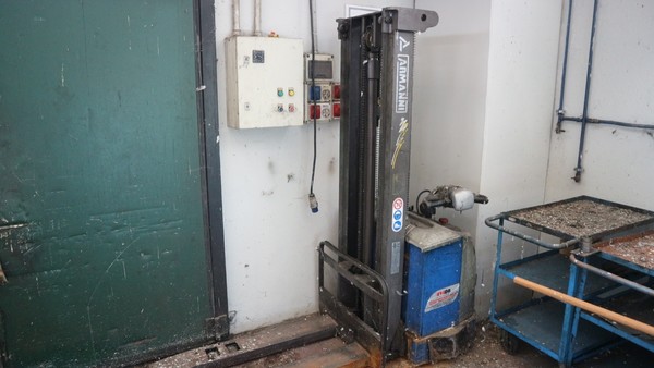 249#5049 Transpallet elettrici e manuali in vendita - foto 8