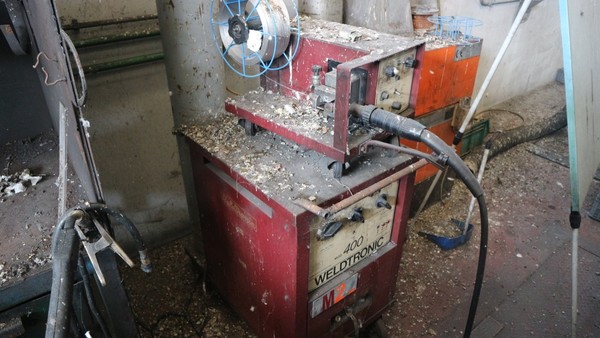 8#5049 Saldatrice Weldtronic e trapano a colonna Serrmac in vendita - foto 5
