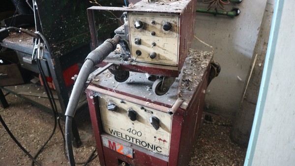 8#5049 Saldatrice Weldtronic e trapano a colonna Serrmac in vendita - foto 6