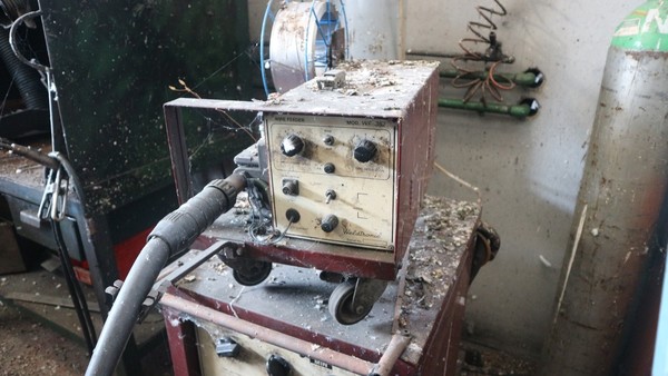 8#5049 Saldatrice Weldtronic e trapano a colonna Serrmac in vendita - foto 8
