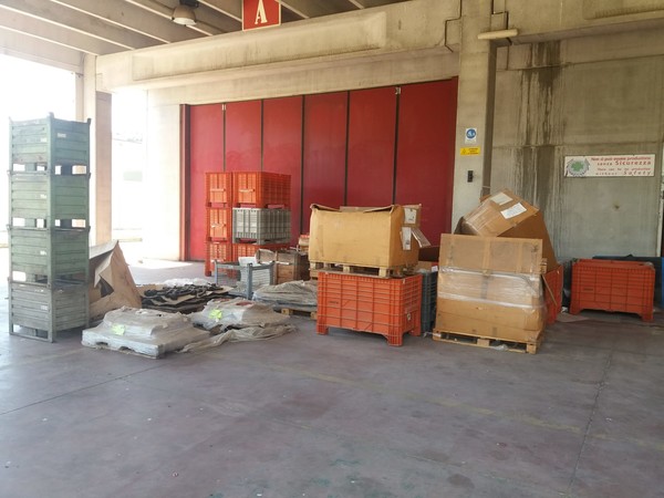 251#50490 Magazzino materie prime e semilavorati in vendita - foto 2