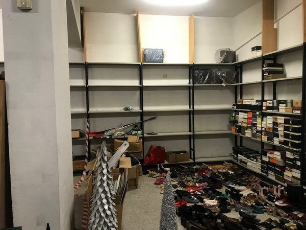 1#5070 Arredi e attrezzature per negozio in vendita - foto 13