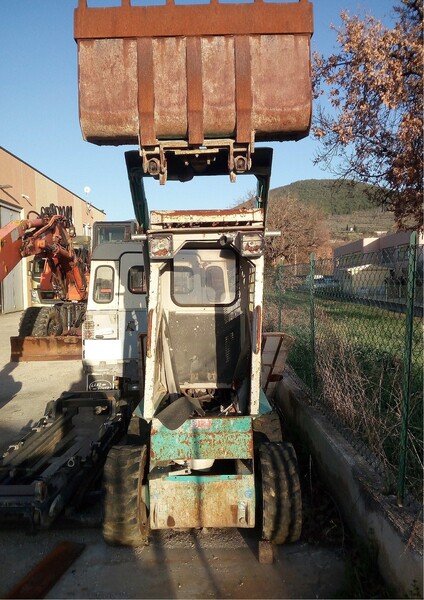 1#5071 Attrezzatura edile e terna Case in vendita - foto 3