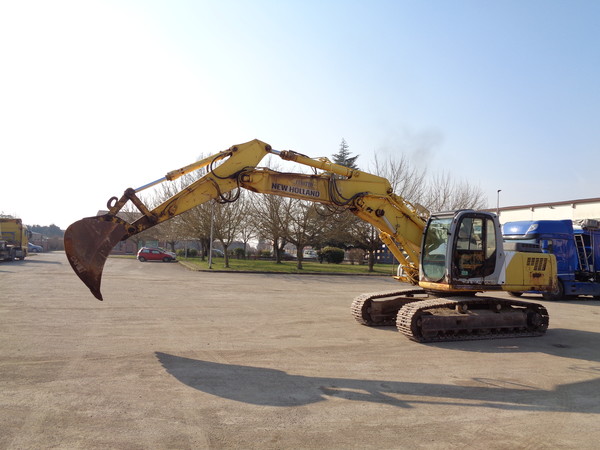 25#5085 Escavatore cingolato New Holland in vendita - foto 1