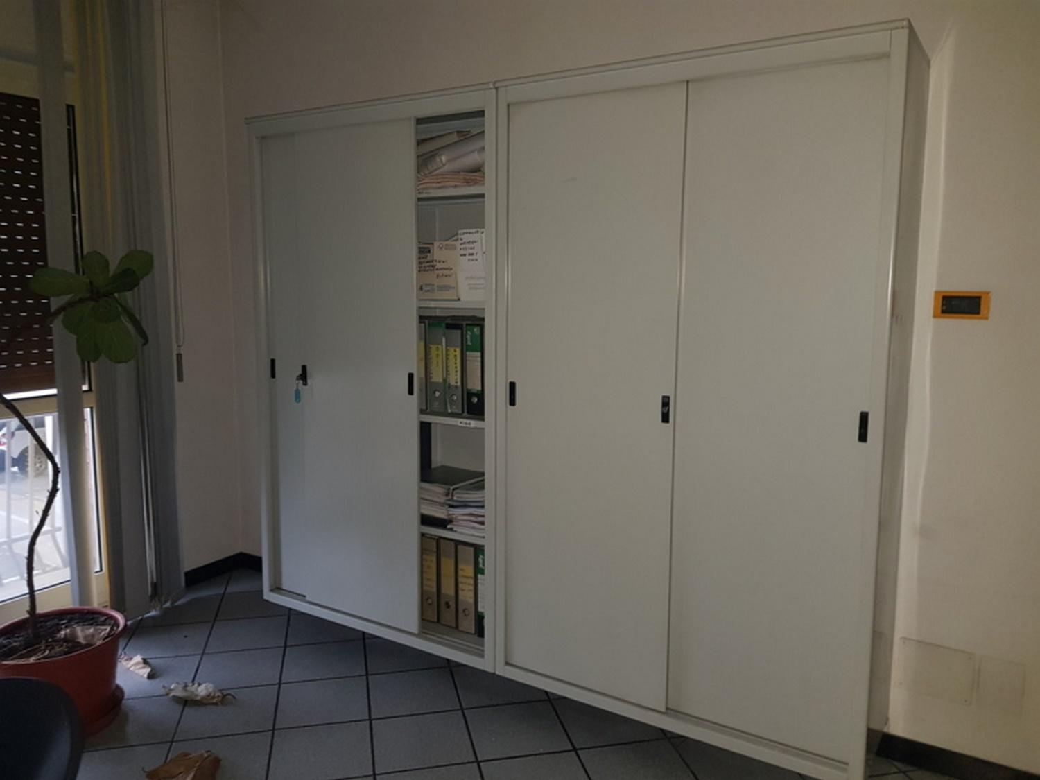 Lot Office furniture and office electronic equipment