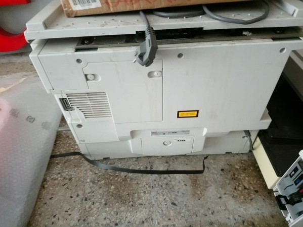 3#5118 Tavolini in cristallo e attrezzature da ufficio in vendita - foto 13