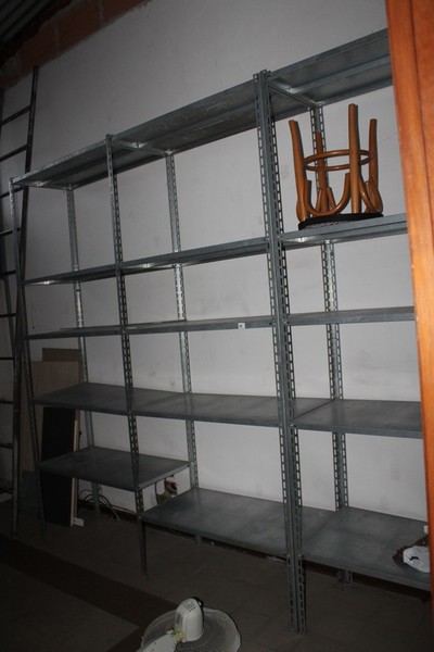 32#5145 Scaffalature varie, sedie e estintori in vendita - foto 4