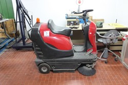 LION 1100 ride on motor sweeper - Lote 9 (Subasta 5145)