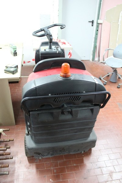 9#5145 Moto-spazzatrice uomo a bordo LION 1100 in vendita - foto 4