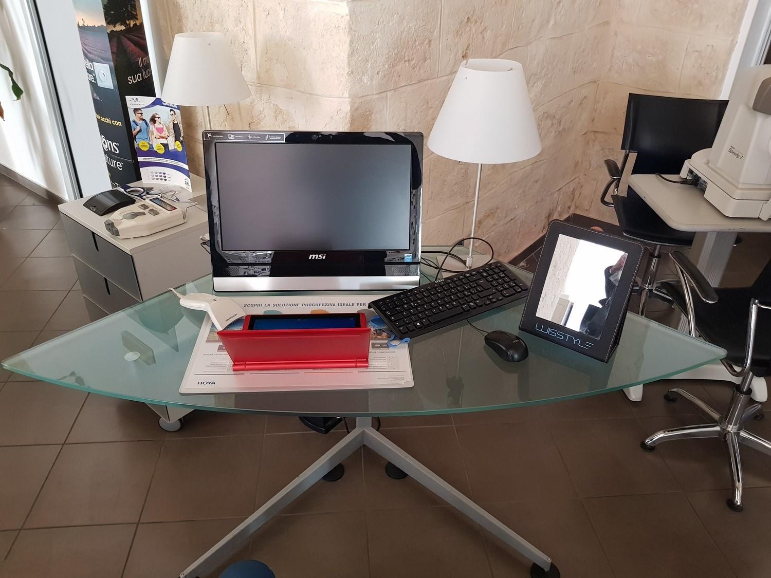 Lot Electronic office equipment