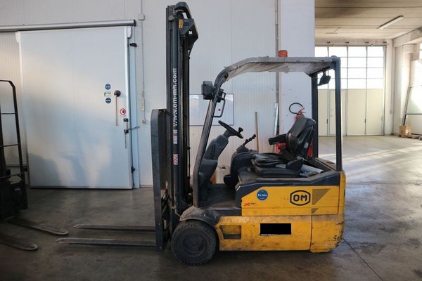 Carrelli elevatori in vendita