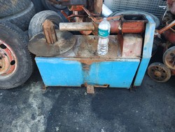Bottle filler of Rapanelli oil - Lot 14 (Auction 5183)