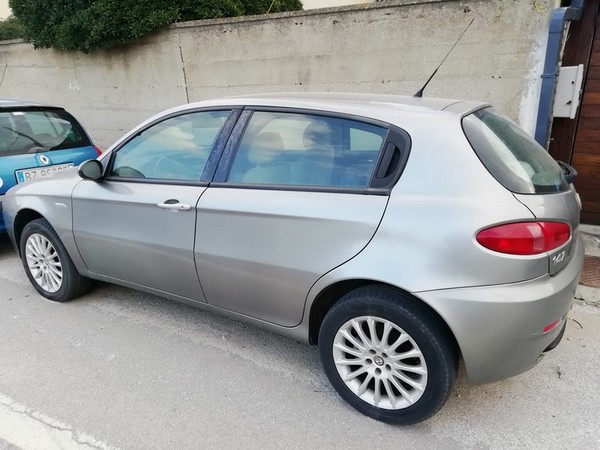16#5189 Autovettura Alfa Romeo 147 in vendita - foto 1