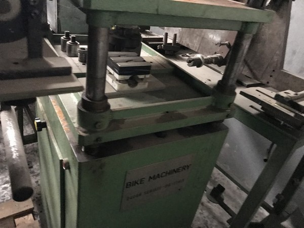 8#5221 Attrezzature officina in vendita - foto 122